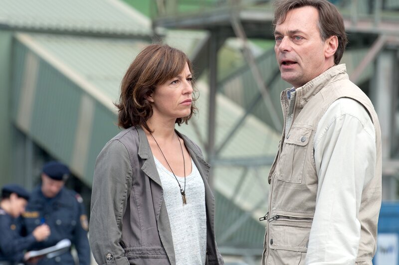 Nina Pokorny (Julia Cencig), Horst Wallner (Peter Benedict). – Bild: ORF 1