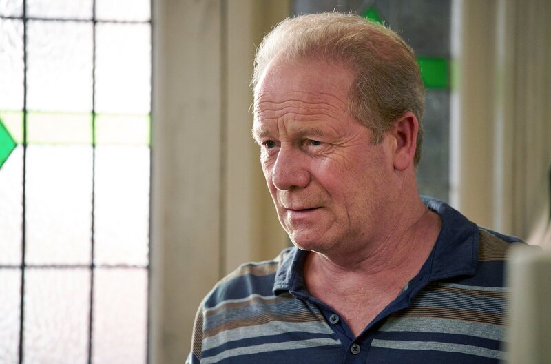 Michael (Peter Mullan) wirkt abwesend – Bild: Mark Johnson