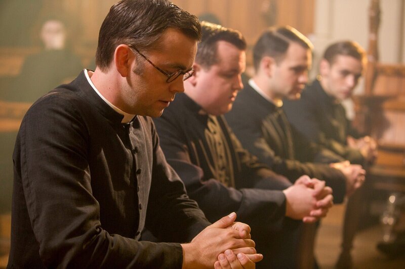 (v.li.): Alex Price (Sid Carter), James Dryden (Clarence Risley), Ed Brody (Ciaran Wolfe). – Bild: ORF/​BBC/​Gary Moyes