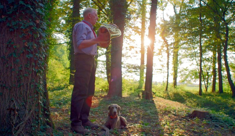 WDR Fernsehen EIN PERFEKTER SOMMERTAG, Ein Film von Eva Schötteldreier, am Freitag (18.07.25) um 21:00 Uhr. Nordrhein-Westfalen im Hochsommer. Ein Land im Hitzemodus. Auch bei Höchsttemperaturen arbeiten die Menschen weiter, treiben Sport und suchen den Schatten. Für die einen traumhafte Bedingungen, für die anderen Quälerei in brütender Sonne. Autorin Eva Schötteldreier zeigt in diesem Film, wie sich so ein perfekter Sommertag anfühlt. Immer auf der Suche nach den schönsten Geschichten, mit aufwendiger Kameratechnik unter strahlend blauem Himmel. – Das etwas andere Wochenendhaus. – Für den Förster Franz Gösling ist der Wald der angenehmste Ort im Sommer. – Bild: WDR/Gruppe 5 Filmproduktion/Adnane Korchyou WDR Fernsehen EIN PERFEKTER SOMMERTAG, Ein Film von Eva Schötteldreier, am Freitag (18.07.25) um 21:00 Uhr. Nordrhein-Westfalen im Hochsommer. Ein Land im Hitzemodus. Auch bei Höchsttemperaturen arbeiten die Menschen weiter, treiben Sport und suchen den Schatten. Für die einen traumhafte Bedingungen, für die anderen Quälerei in brütender Sonne. Autorin Eva Schötteldreier zeigt in diesem Film, wie sich so ein perfekter Sommertag anfühlt. Immer auf der Suche nach den schönsten Geschichten, mit aufwendiger Kameratechnik unter strahlend blauem Himmel. – Das etwas andere Wochenendhaus. – Für den Förster Franz Gösling ist der Wald der angenehmste Ort im Sommer. – Bild: WDR/Gruppe 5 Filmproduktion/Adnane Korchyou