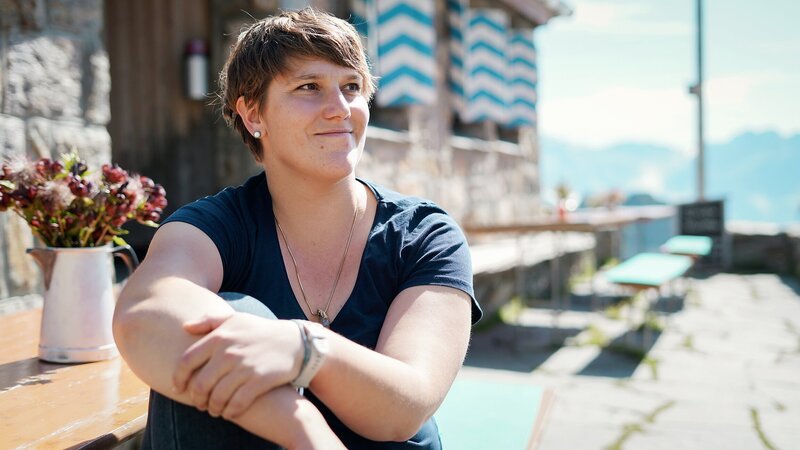 Leutschachhütte – Andrea Furrer ist Hüttenwärtin der Leutschachhütte. – Bild: SRF