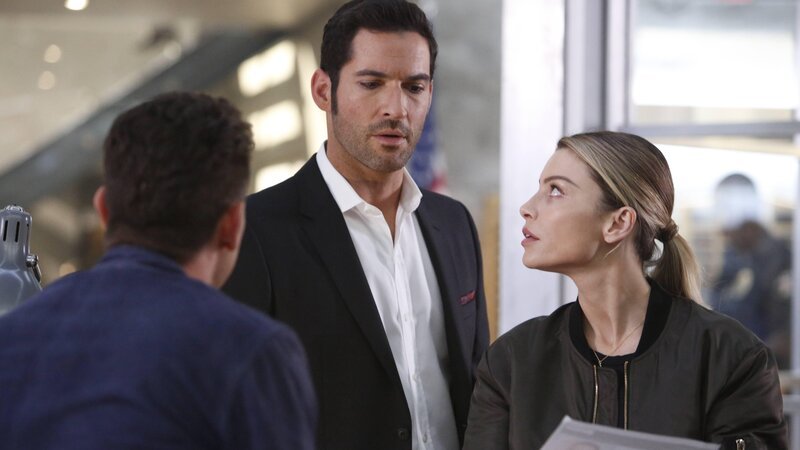Lucifer (Tom Ellis) und Chloe (Lauren German) untersuchen den Mord an einer Schauspielerin. – Bild: RTL