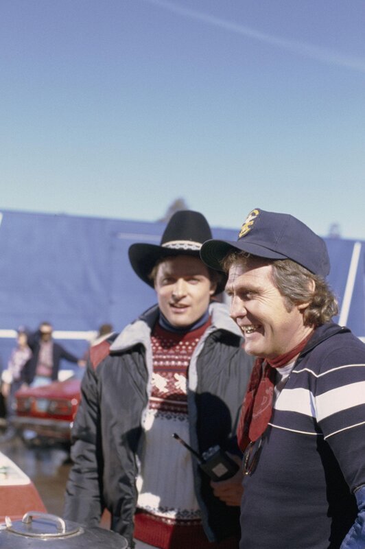 Howie Munson (Douglas Barr, l.) und Colt Seavers (Lee Majors) – Bild: RTL NITRO