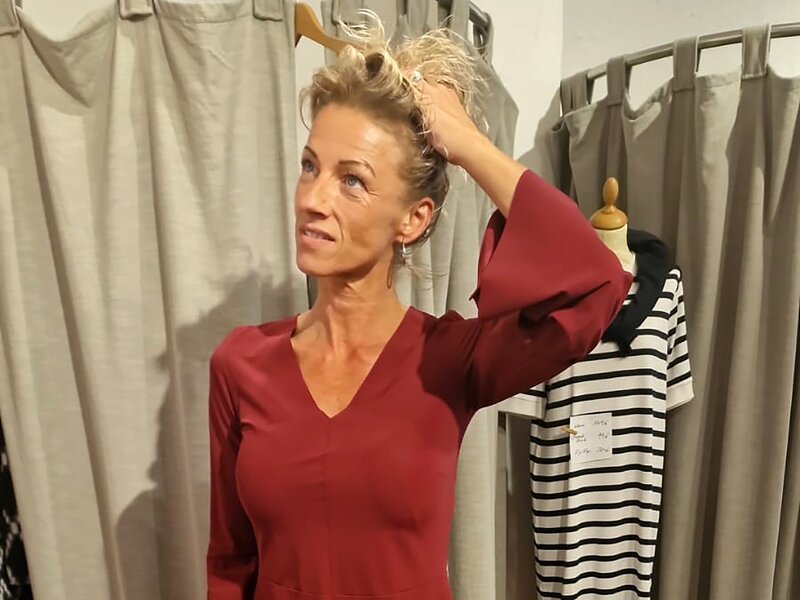 Kandidatin Mandy. Motto in Nürnberg: Gut geschnitten – Kreiere einen raffinierten Look rund um dein neues Teil mit Ausschnitt! – Bild: RTL /​ Constantin Ent.