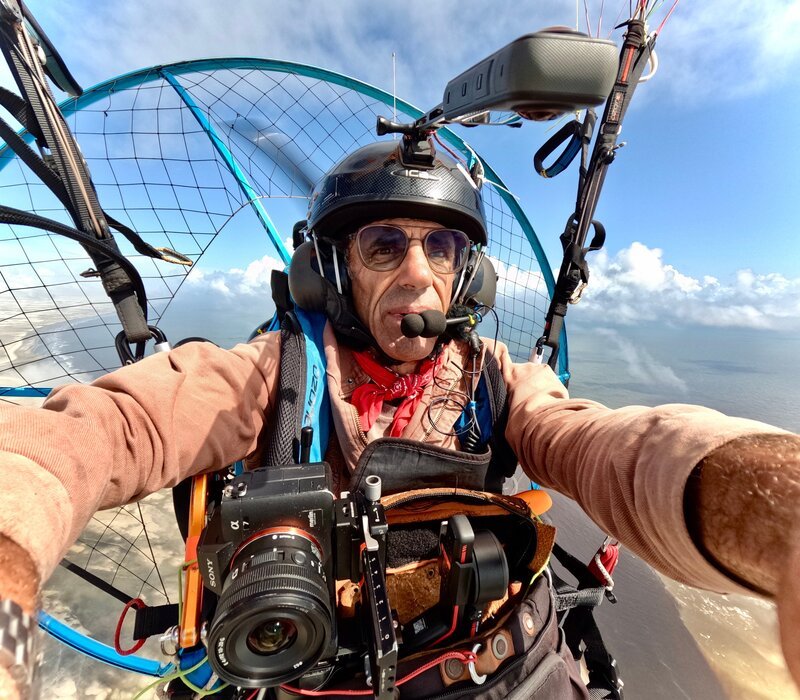 Über den Wolken – der Lieblingsplatz des „Propellermann von Zuckerhut“ Sylvestre Campe. – Bild: ZDF und arte, Sylvestre Campe