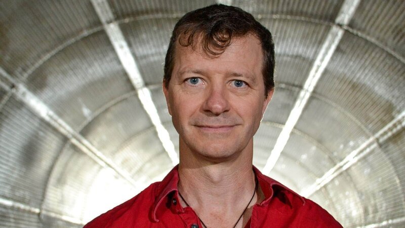 The Real Terminator – Biologe Greg Szulgit demonstriert das Ereignis. – Bild: RTL/​ © MMXVIII Wag TV Ltd