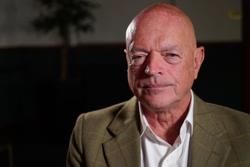 Philip Bennetts – Bild: ZLWblueant/​MIM_TX1_STILLS_LEWIS /​ back2back