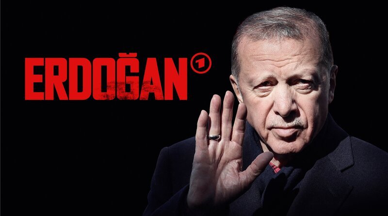 Keyvisual Erdoğan – In vier Teilen erzählt die ARD-Serie die Geschichte des unaufhaltsamen Aufstiegs Erdoğans. – Bild: WDR/​Broadview Pictures/​AFP/​Adem /​ WDR Kommunikation/​Redaktion Bild