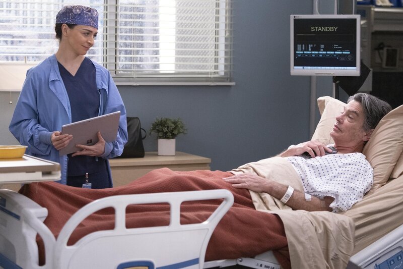 Zuversicht vor der Operation: Caterina Scorsone als Dr. Amelia Shepherd, Peter Gallagher als Dr. David Hamilton – Bild: American Broadcasting Companies, Inc.