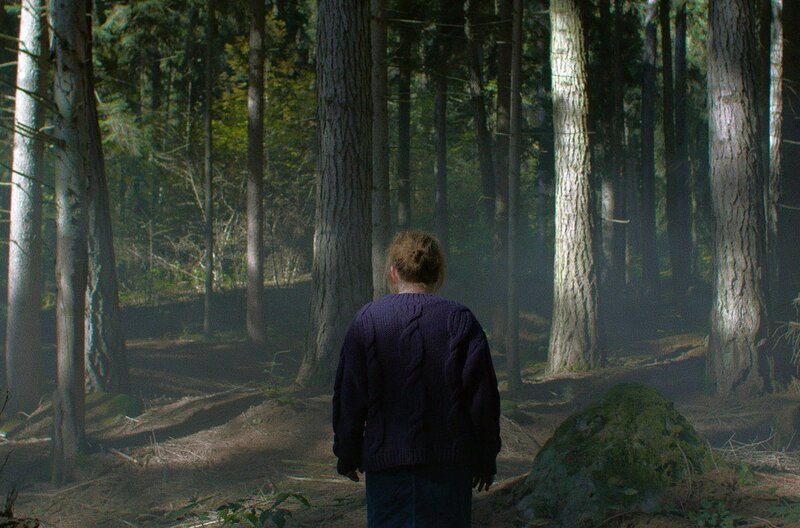Charlotte (Linda Olsansky) ist 42 Jahre alt und lebt mit ihrem Vater zurückgezogen im Trentino. Ihr Alltag spielt sich zwischen Garten, Wald und Tieren ab. – Bild: Peacock Film Charlotte (Linda Olsansky) ist 42 Jahre alt und lebt mit ihrem Vater zurückgezogen im Trentino. Ihr Alltag spielt sich zwischen Garten, Wald und Tieren ab. – Bild: Peacock Film