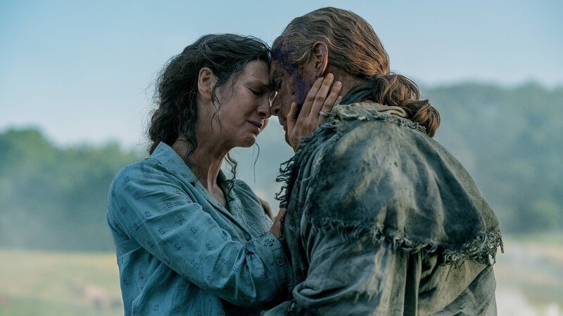 Noch einmal davongekommen: Caitriona Balfe als Claire Randall und Sam Heughan als Jamie Fraser – Bild: SRF/​Sony Pictures Television Inc.