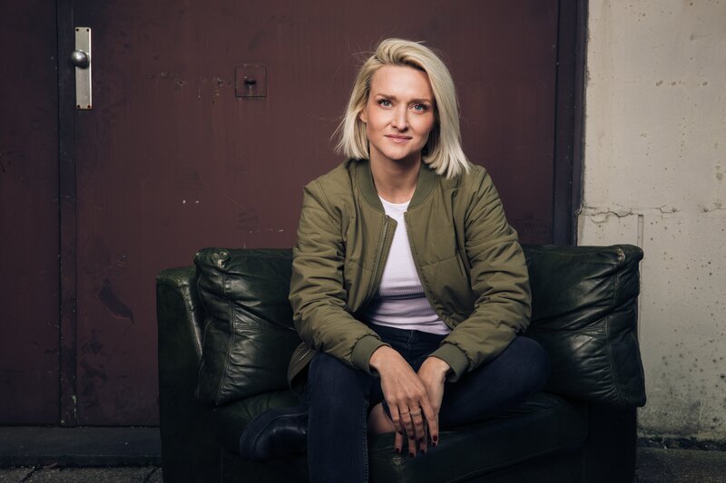 Die PULS Reportage-Moderatorin Ariane Alter. – Bild: BR/Fabian Stoffers Die PULS Reportage-Moderatorin Ariane Alter. – Bild: BR/Fabian Stoffers