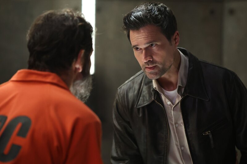 Sir (Mark-Paul Gosselaar) l. und Mark Trent (Brett Dalton) r. – Bild: @RTL