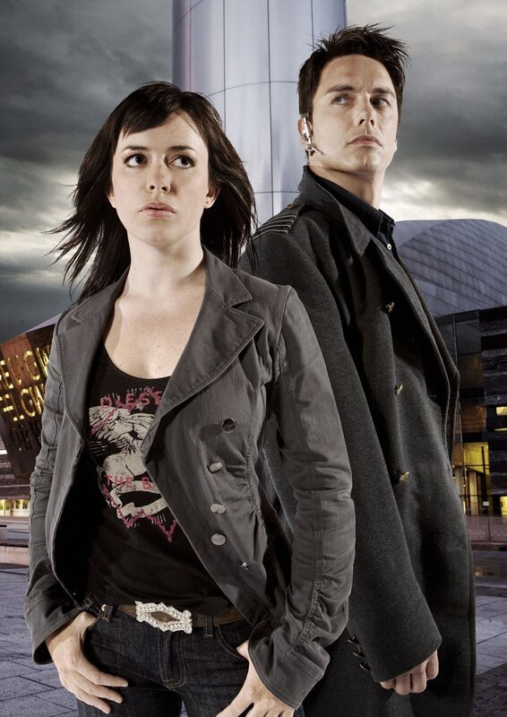 Gwen (EVE MYLES) and Jack (JOHN BARROWMAN) – Bild: AXN Sci-fi