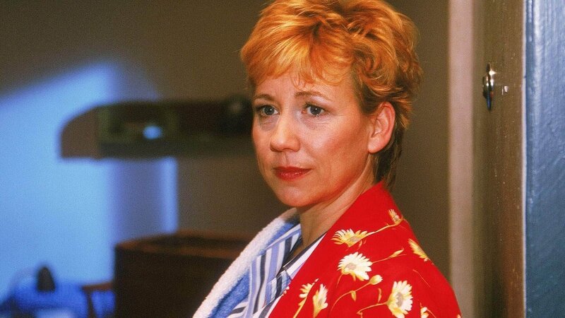 Silke Jacoby (Judith von Radetzky), die ehemalige Schließerin, kommt als Gefangene nach Reutlitz zurück. Es bedeutet eine große Umstellung, auf der anderen Seite zu stehen … – Bild: RTL