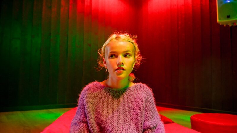Selma Skaare Tanderø (Thea). – Bild: ORF/​Beta Film/​NRK/​Annicken Aasheim/​Alvilde Naterstad