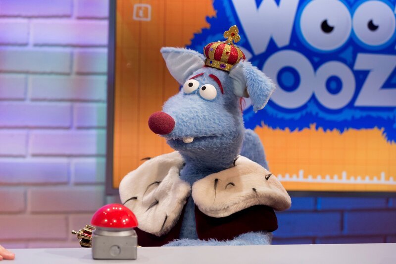 Das Moderatoren-Team Benedikt Weber und Woozle Goozle. – Bild: SUPER RTL /​ Thomas Fähnrich