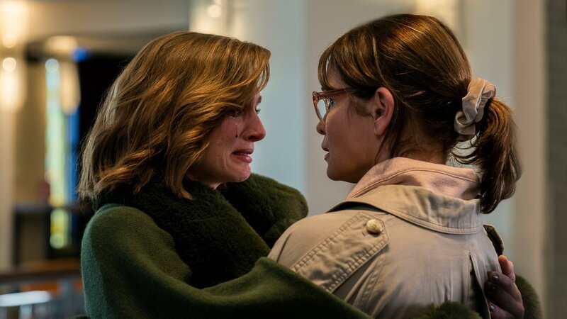 Marlene (Svenja Jung, l.) kann ihre Gefühle nicht mehr zurückhalten, als sie ihrer Mutter Rosa Steffen (Anja Kling, r.) die Wahrheit sagt. – Bild: ZDF und JULIA TERJUNG