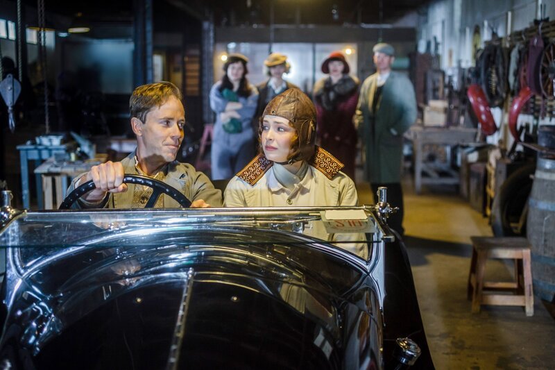 Bert (Travis McMahon) und Dot (Ashleigh Cummings) – Bild: ORF/​All3Media/​Every Cloud Productions