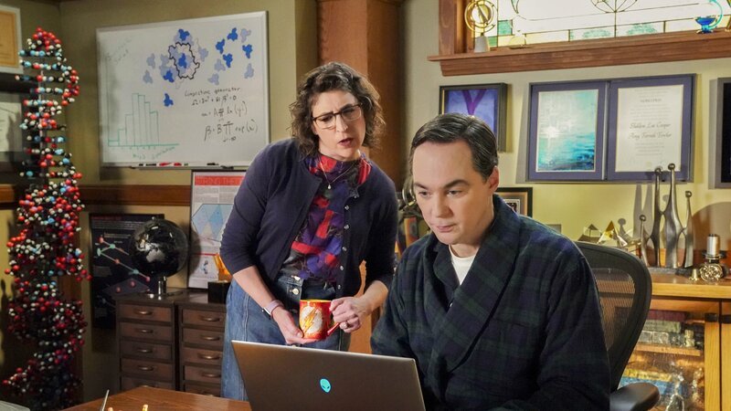 Mayim Bialik (Amy Farrah Fowler), Sheldon Cooper (Jim Parsons) – Bild: MAX Hungary