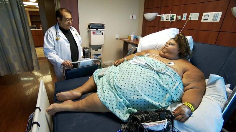 Lupe talking to Dr Now at the office after her surgery. – Bild: TLC