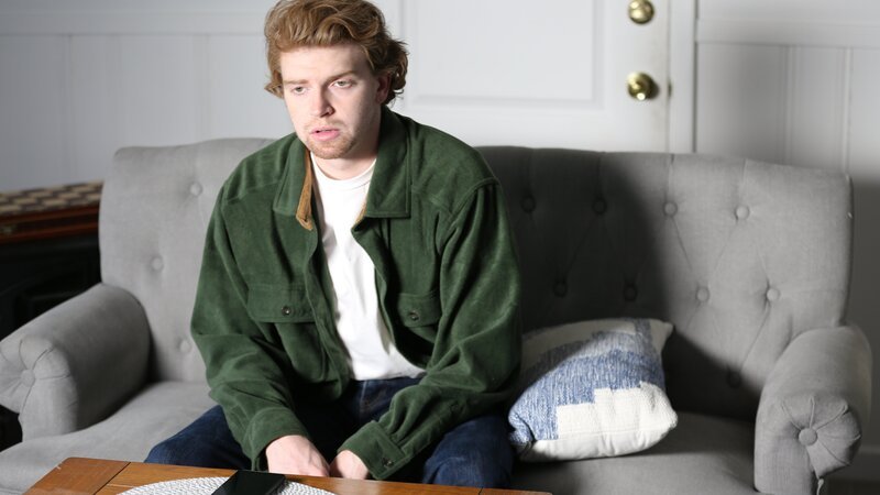 Ethan Walker (Adult Adam) waiting to hear back from family. – Bild: Discovery Communications, LLC
