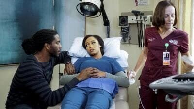 Tate Jenkins (Deron J. Powell) und April Sexton ( Yaya DaCosta, M.) – Bild: TVDB