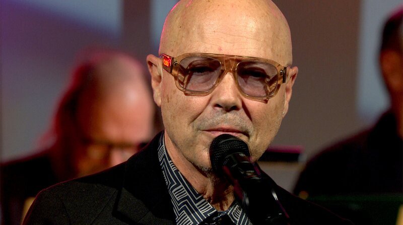 Jazzpianist und Arrangeur John Beasley aus Kalifornien ist der musikalische Kopf des ersten Teils der 18. ‚Heimspiel‘-Ausgabe: Sein neues Programm mit der SWR Big Band ist in gewissem Sinne eine Hommage an die Stadt Stuttgart, die er seit der Zusammenarbeit mit dem SWR lieben gelernt hat. – Bild: SWR