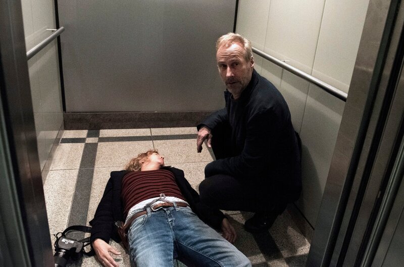 ARD/​HR TATORT: DER TURM, Fernsehfilm, Deutschland 2018, Buch und Regie: Lars Henning, am Mittwoch (26.12.18) um 20:15 Uhr im ERSTEN. Anna Janneke (Margarita Broich) und Paul Brix (Wolfram Koch). © HR/​Degeto/​Bettina Müller, honorarfrei – Verwendung gemäß der AGB im engen inhaltlichen, redaktionellen Zusammenhang mit genannter HR-Sendung bei Nennung „Bild: HR/​Degeto/​Bettina Müller“ (S2). HR/​Pressestelle, Tel: 069/​155⁠–⁠4954, Fax: -3005 – Bild: HR/​Degeto/​Bettina Müller /​ HR/​Pressestelle