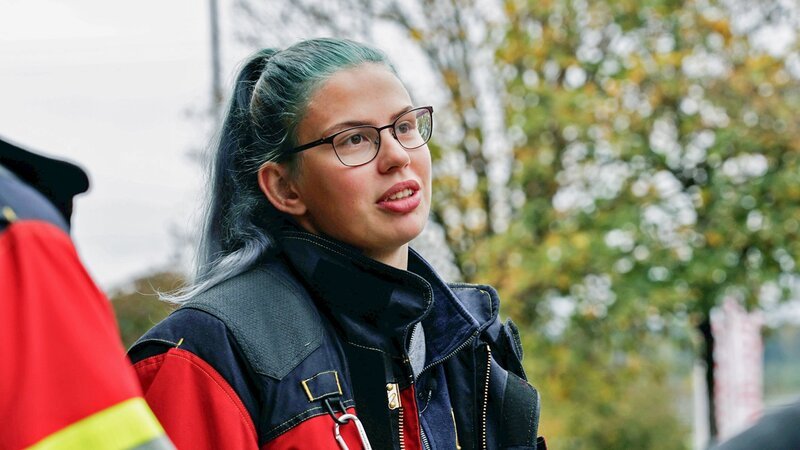 rec. Feuerwehr auf dem Land – Wer brennt noch dafür? Sandra Gerber bei der Feuerwehrübung – Bild: SRF