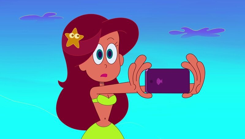 Marina filmt ihre Freunde bei einer wilden Verfolgungsjagd. Sie stellt das Video ins Internet und macht Zig dadurch zur Berühmtheit. – Bild: Xilam Animation