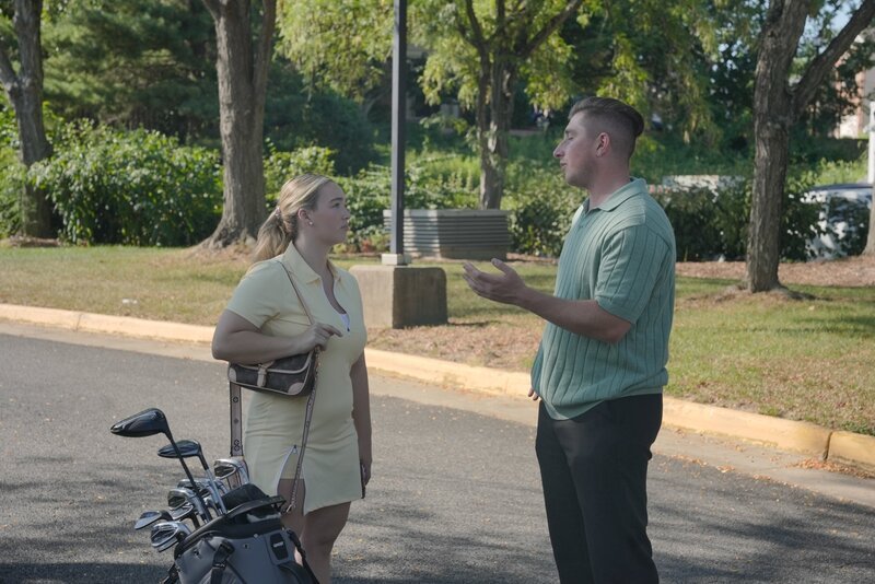 Colin Dooley and Baylen Dupree talking after golf – Bild: Warner Bros. Discovery, Inc. or its subsidiaries and affiliates