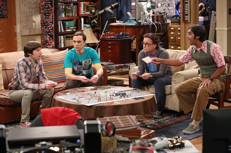 Ganz besondere Freunde: Howard (Simon Helberg, l.), Sheldon (Jim Parsons, 2.v.l.), Leonard (Johnny Galecki, 2.v.r.) und Raj (Kunal Nayyar, r.)&nbsp;… – Bild: © Warner Brothers