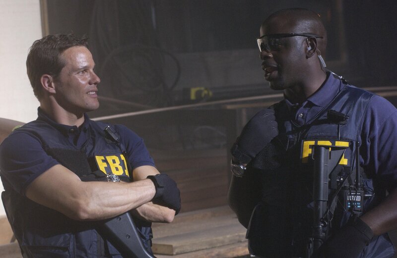 Warten auf ihren Einsatz: Colby Granger (Dylan Bruno, l.) und David Sinclair (Alimi Ballard, r.) … – Bild: Paramount Network Television