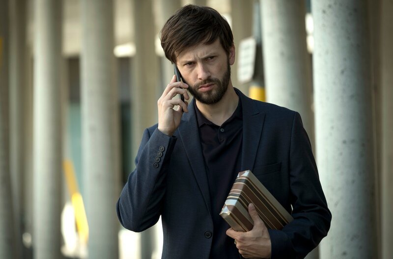 Alex (Franz Dinda) ist die Zielperson der verdeckten Ermittlerin Aylin. – Bild: ARD Degeto/​Conny Klein