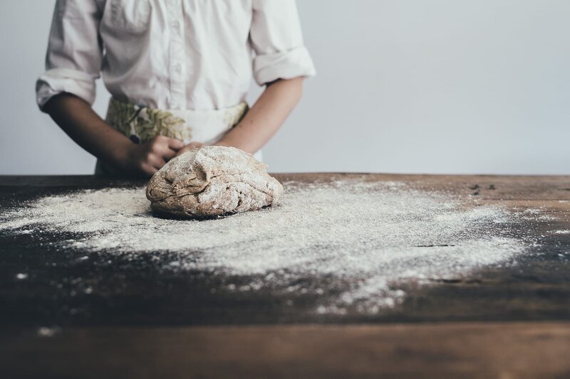 Bäckerei, Brot, Bäcker. – Bild: ARD alpha
