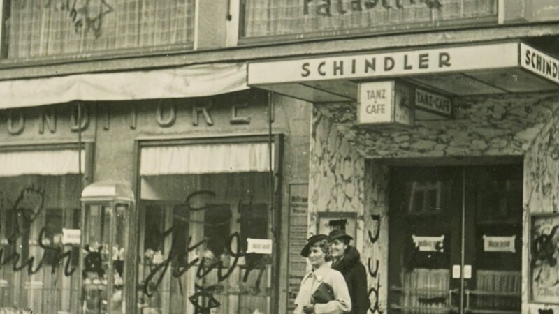 Historisches Foto – Als die Nationalsozialisten einmarschierten, wurden die jüdischen Besitzer enteignet, misshandelt und vertrieben. – Bild: ZDF und ORF/ORF-T Historisches Foto – Als die Nationalsozialisten einmarschierten, wurden die jüdischen Besitzer enteignet, misshandelt und vertrieben. – Bild: ZDF und ORF/ORF-T