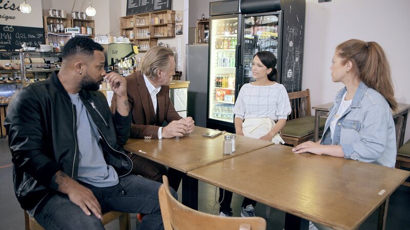 Ben Handke (l.); Ingo Lenßen (2.v.l.); Sarah Grüner (r.) – Bild: Sat.1