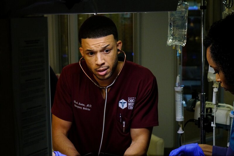 CHICAGO MED -- „The Ground Shifts Beneath Us“ Episode 511  -- Pictured: Ronald Buck III as Dr. Noah Sexton – Bild: Elizabeth Sisson/​NBC