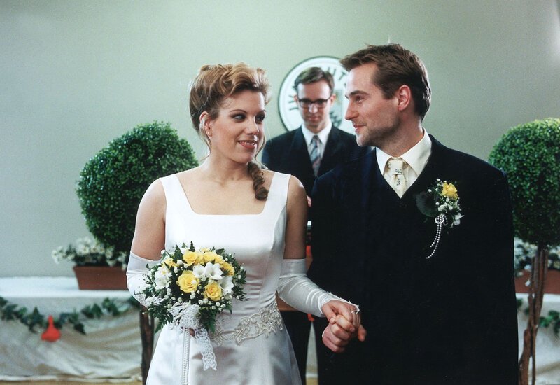 Das Brautpaar Lollo (Isabella Schmid, l.) und Daniel (Rainer Frank). – Bild: RTL
