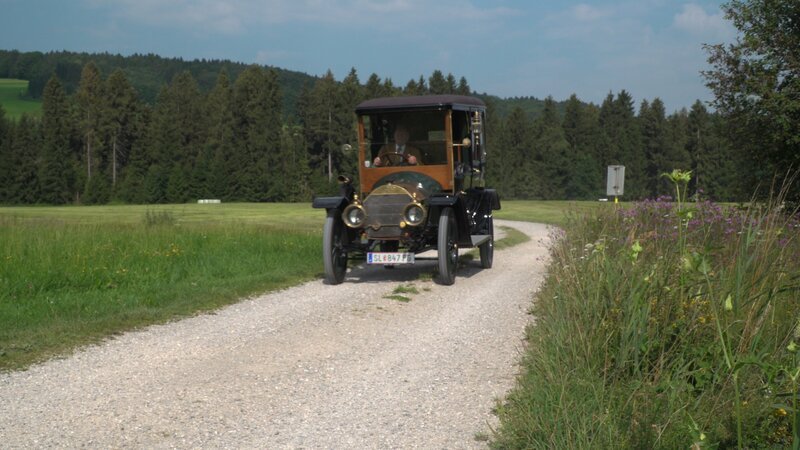 Ernst Piech im Kaiserauto. – Bild: ORF III Ernst Piech im Kaiserauto. – Bild: ORF III