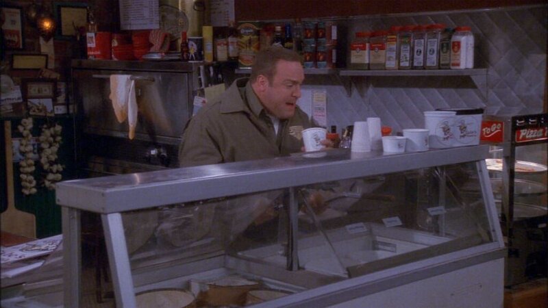 Doug Heffernan (Kevin James) besorgt Arthurs Lieblingseis … – Bild: CBS Worldwide Inc.