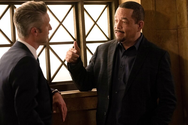 LAW & ORDER: SPECIAL VICTIMS UNIT -- „Turn Me On, Take Me Private“ -- (l-r) Peter Scanavino as Detective Sonny Carisi, Ice T as Detective Odafin „Fin“ Tutuola – Bild: NBC /​ NBCUniversal Media, LLC