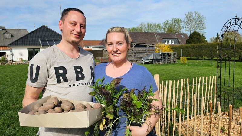 Enno und Katja  +++ Die Verwendung des sendungsbezogenen Materials ist nur mit dem Hinweis und Verlinkung auf RTL+ gestattet. +++ – Bild: RTL /​ Tokee bros. /​ Folge 21_007