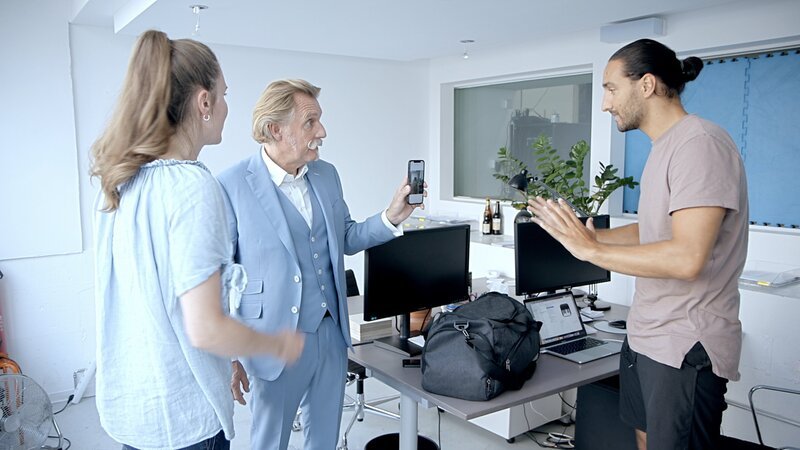 Ingo Lenßen (2.v.l.) – Bild: Sat.1