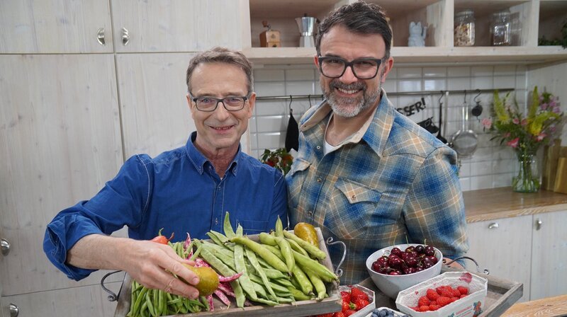 Dr. Matthias Riedl (l.) und Tarik Rose (r.) – Bild: NDR/​dm film und tv produktion/​Florian Kruck