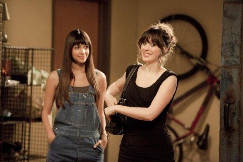 NEW GIRL: The new comedy starring Zooey Deschanel as an adorkable girl who moves in with three single guys, changing their lives in unexpected ways, premieres Tuesday, Sept. 20 (9:00⁠–⁠9:30 PM ET/​PT) on FOX. Also pictured: Hannah Simone (L). – Bild: PORT /​ OSNC