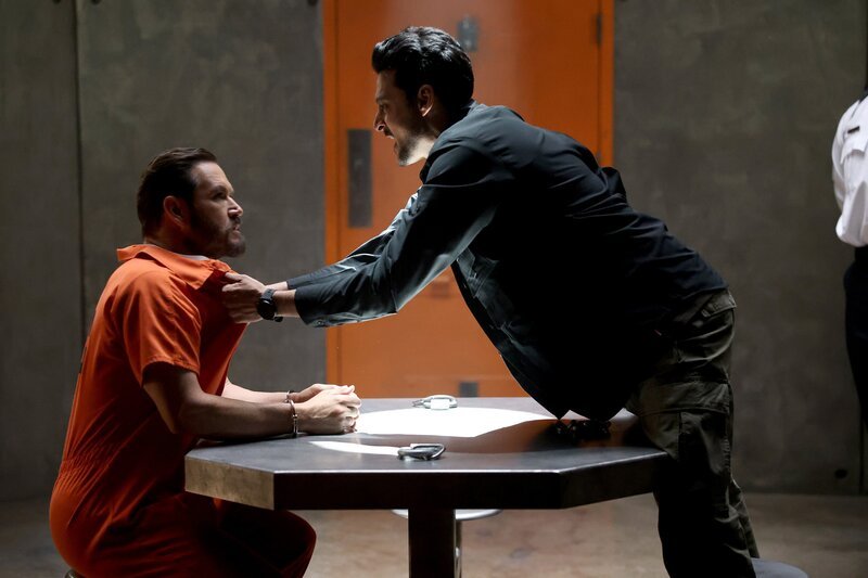 Sir (Mark-Paul Gosselaar) l. und Dhan Rana (Karan Oberoi) r. – Bild: RTL