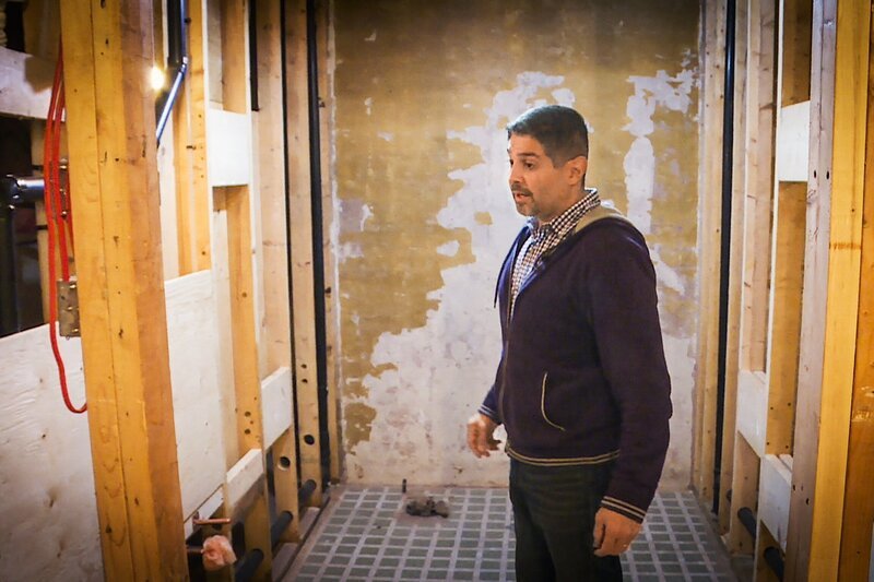 DOK – Auf und davon Staffel 11 (2020) Folge 6  Umbaupläne: Josef Almeida möchte den Keller des Motels ausbauen. – Bild: SRF