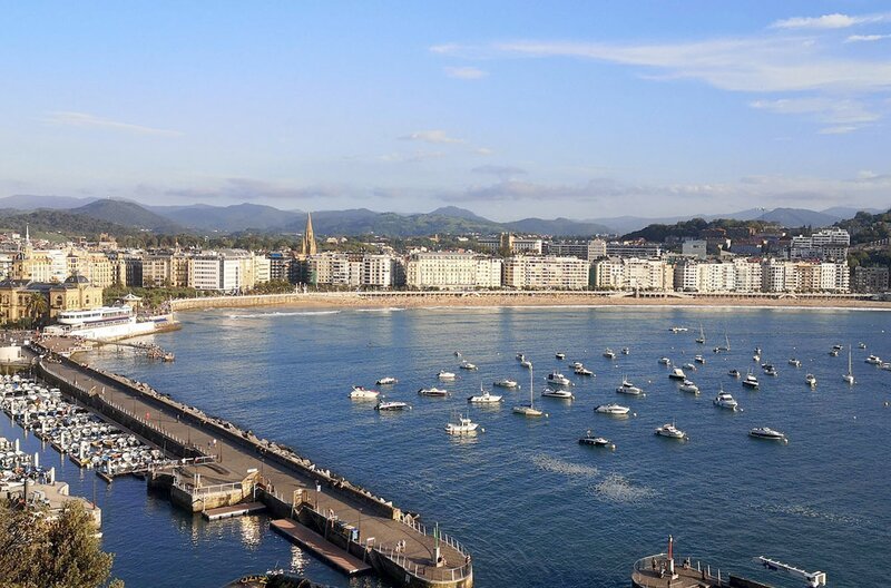 San Sebastián: Die Stadt ist nicht nur berühmt für ihre schönen Strände, sondern auch für ihre vorzügliche Gastronomie. – Bild: Friederike Schlumbom
